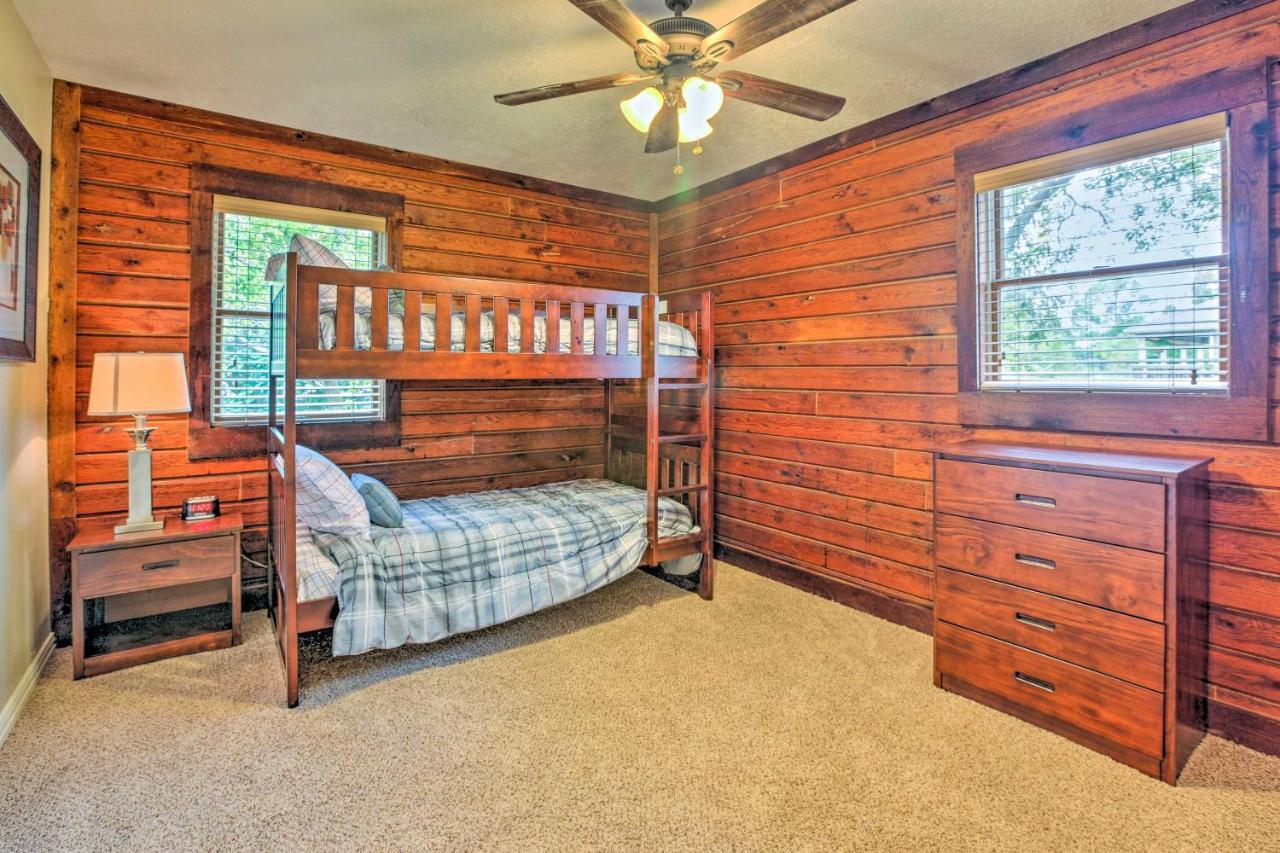 Spacious Kemah Clear Lake Home With Porch And Fire Pit Exterior foto